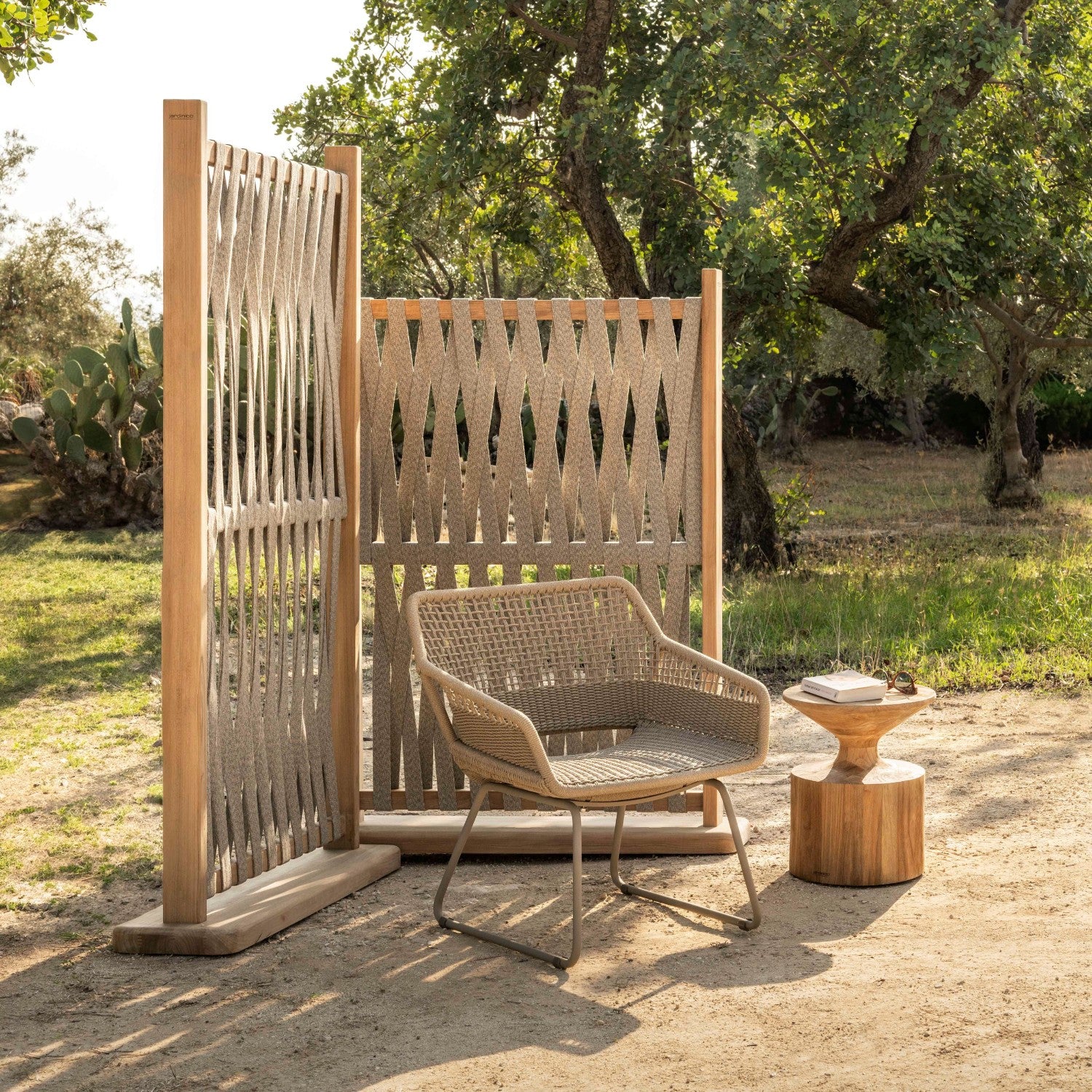 NOA - Outdoor Divider