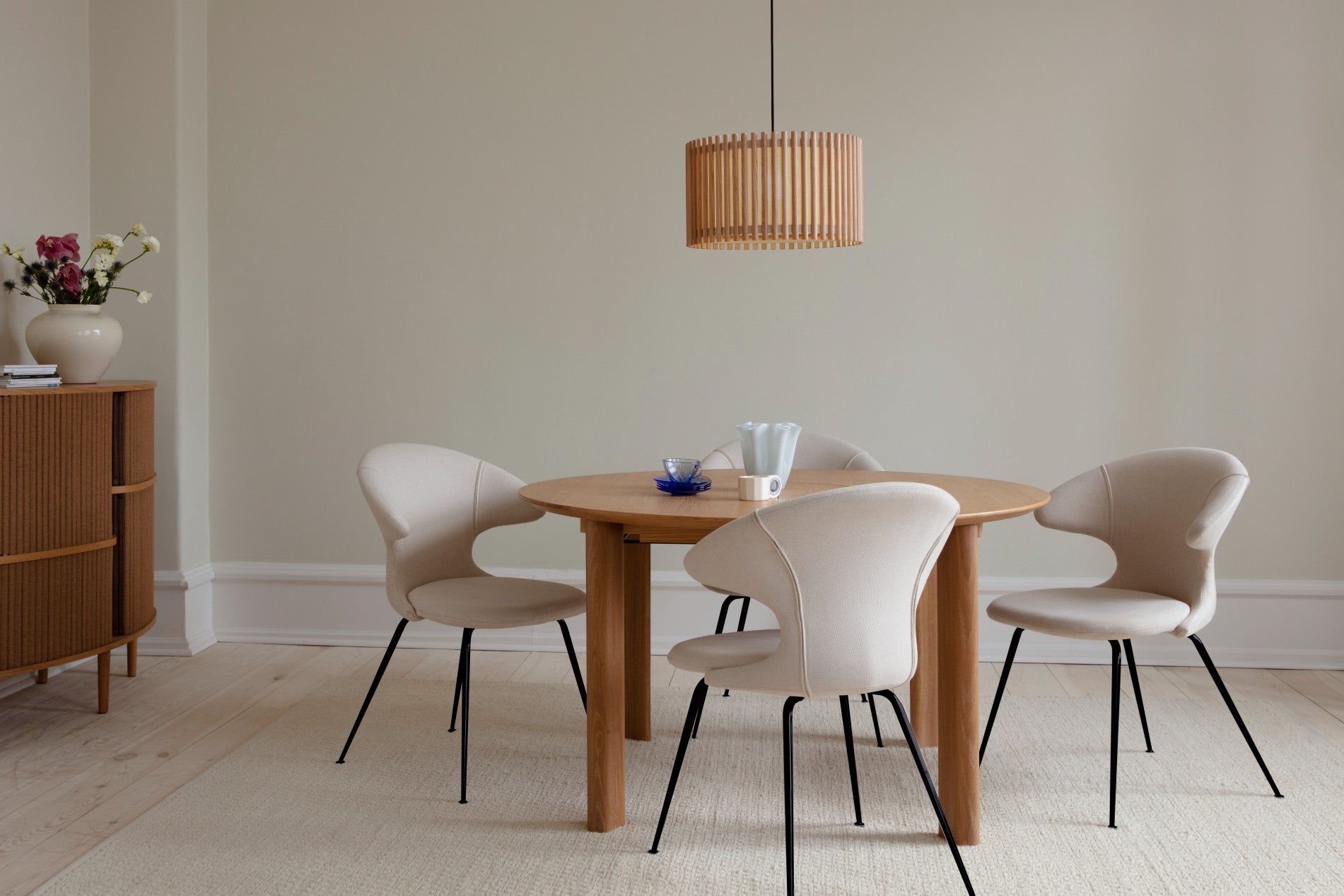 COMFORT CIRCLE WITH EXTENSION - Dining Table